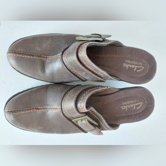 SOLD Clarks Bendables Clogs Sz 8M 34963 Leather 2.75" Heel Split Toe Mules Shoes - Picture 5 of 15